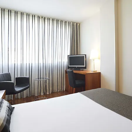מלון Exe Plaza Delicias 3*