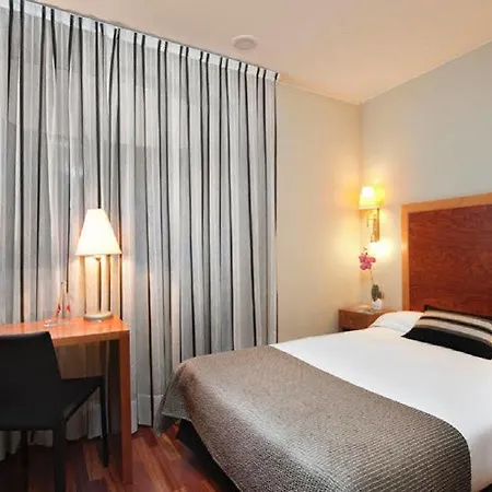 Отель Exe Plaza Delicias 3*