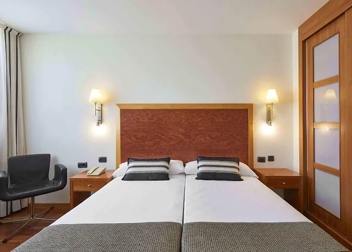 Exe Plaza Delicias מלון 3*