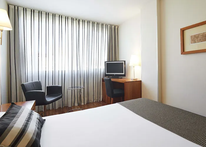 מלון Exe Plaza Delicias 3*