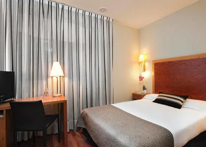 Hotell Exe Plaza Delicias 3*